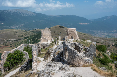 The ancient castle of Rocca Calascio where the film Ladyhawke was filmed with the beautiful mountains and hills of Abruzzo in the backgroundのeditorial素材
