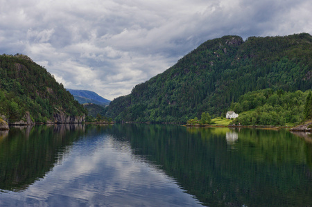 The house in the valleyのeditorial素材