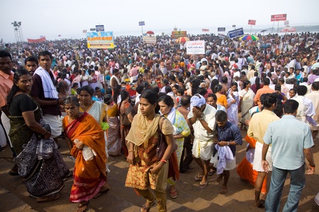 KERALA - AUGUST 9: Huge crowds gather to commemorate their ancestors on August 9, 2010 in Kerala, India. India will have the world's largest population by 2025, surpassing even china.のeditorial素材