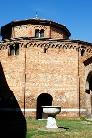 Bologna 09.12.2010 - Internal yard with fountain from religious complex from Bolognaのeditorial素材