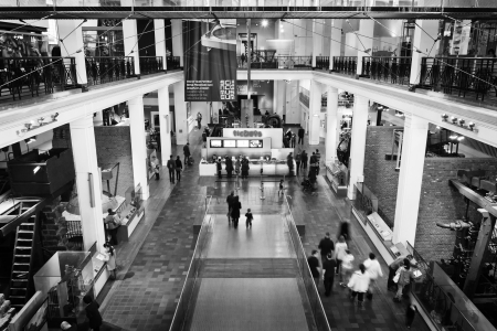 LONDON, UK - 25th November, 2012: Entrance and ticket hall at the London Science Museum, world renowned for its historic collections, awe-inspiring galleries and inspirational exhibitions, on the 25th November 2012.のeditorial素材