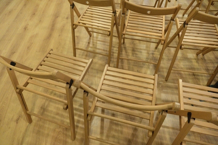 empty lines of wooden chairs prepared for audienceの写真素材