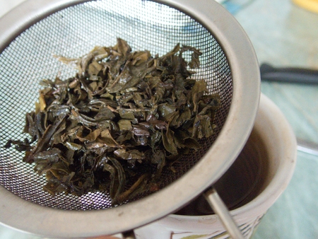 process of making a fresh green tea with dry leavesの写真素材
