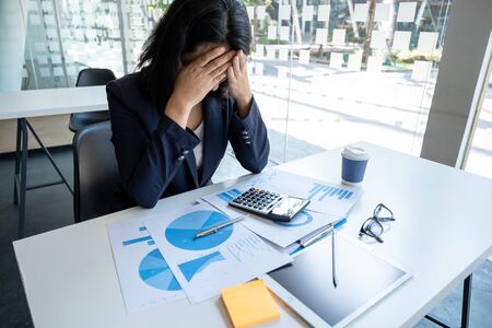 Business woman analyzed the chart for Setting challenging business  goals And ready to achieve the...