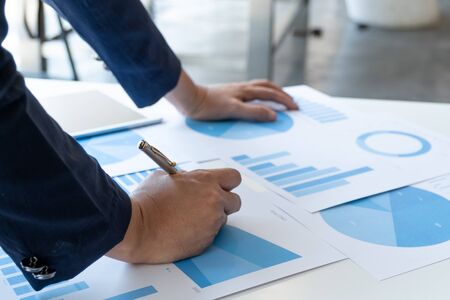 Business woman analyzed the chart for Setting challenging business  goals And ready to achieve the target.の写真素材