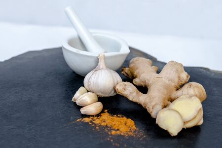 Extraction of ginger and garlic To make herbal medicine.