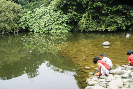 children playing in living water garden,chengdu,chinaのeditorial素材