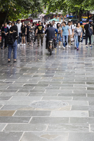 wide alley in chengdu,chinaのeditorial素材