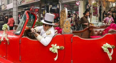 sightseeing car  in the street,chengdu,chinaのeditorial素材