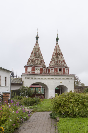 double arch-gates of rizopolozhenskya in suzdal ,russian federationのeditorial素材