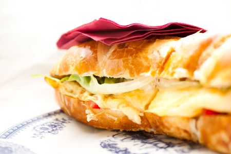 bread, breakfast, bun, calorie, closeup, decoration, delicious,  fast food, fresh,  junk food, lunch, meal,  red, salad, sandwich, tomato, vegetable, white, green salad, napkin, omelet,の写真素材