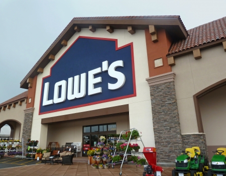 Lowe's is a U.S.-based chain of retail home improvement and appliance stores. Founded in 1946 in North Wilkesboro, North Carolina, the chain now serves more than 14 million customers a week in its 1,710 stores in the United States and 20 in Canada.のeditorial素材