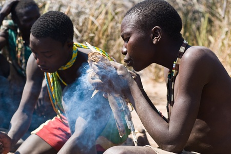 LAKE EYASI, TANZANIA-AUGUST 14, 2010: an unidentified boy from Hdza tribe light a fire like thousand years ago. The Hdza people are an ethnic group in north-central Tanzaniaのeditorial素材