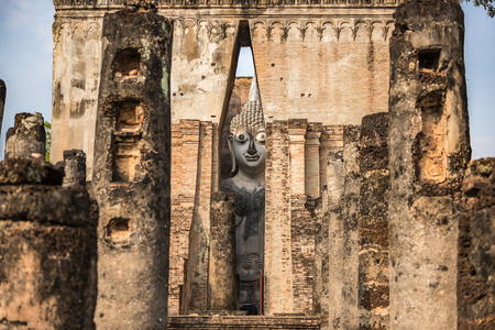 Sukhothai historical Park, entrance of Wat Si Chum with the giant statue of Buddhaのeditorial素材