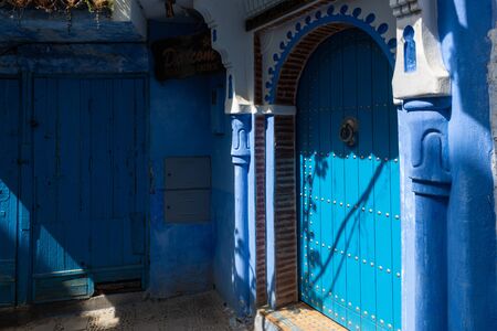 Blue corner in Chefchaouenの写真素材