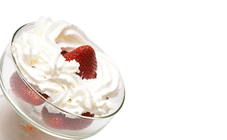 strawberries and cream isolated over white backgroundの写真素材