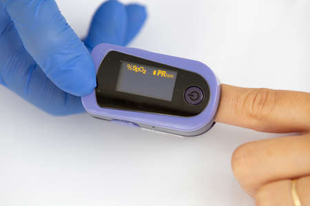 Oximeter monitoring saturation and oxygen