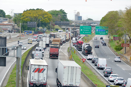 Heavy traffic on the New York highway.