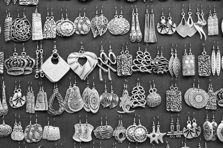 varios colgantes en tiendaの写真素材