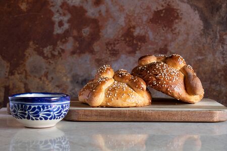 Traditional mexican dia de muertos bread or hojaldra with talavera coffee mugの写真素材