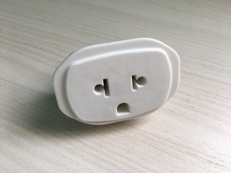Three-hole plug adapter