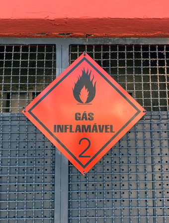 Flammable Gas 2 sign. Portuguese language industrial sign.