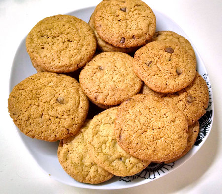 Cookies de baunilha com gotas de chocolate.  Cookies vanilla chocolate chip.の写真素材