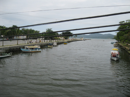Boats in Rio Perequ?-a?u which crosses the city of Paraty, Rio de Janeiro, Brazil, in 2015.のeditorial素材