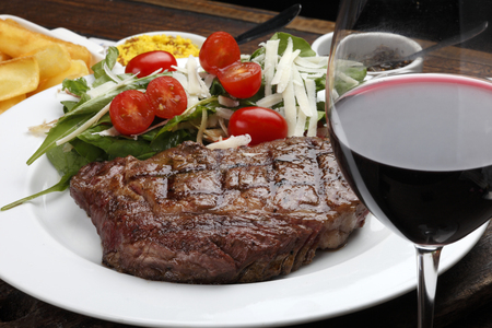 Rib fillet with salad and red wine