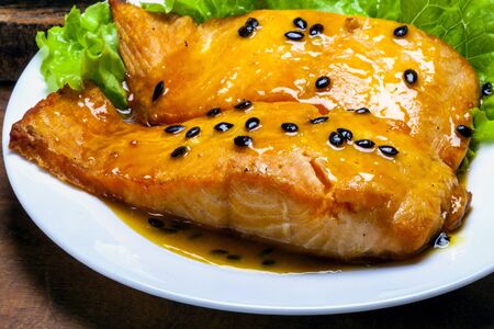 grilled salmon with salad