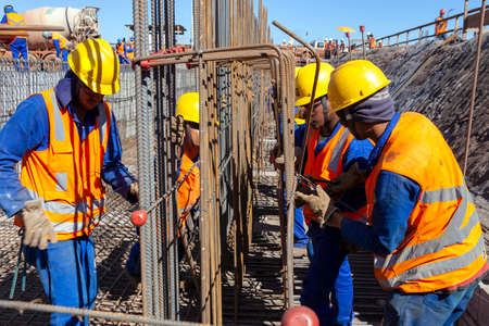 Large construction, bridges, buildings, industry execution of the foundation and concreting.
