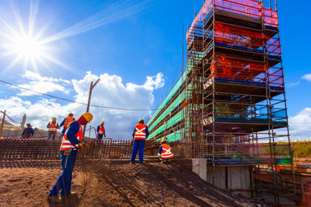 Large construction, bridges, buildings, industry execution of the foundation and concreting.