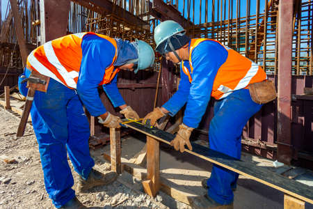 Large construction, bridges, buildings, industry execution of the foundation and concreting.
