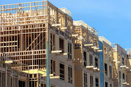 Construction framing in wood, buildings and houses