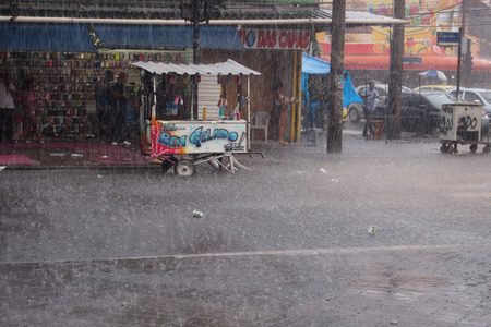 After a very hot day, with temperatures rising from 35 degrees Celsius, heavy rain hit some parts of the city of Rio de Janeiro.With the rain, the streets of the neighborhood were partially flooded and many people ended up wet with the unexpected rain in のeditorial素材