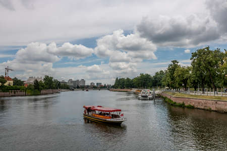 River in city WrocÅaw with big cloud coverage and curch on left sideのeditorial素材