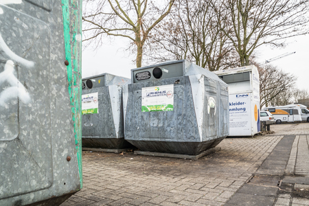 Container are ready to receive glasのeditorial素材