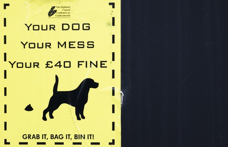 Loch Awe, Argyll / Scotland - May 15 2017 : Sign warning Your dog your mess 40GBP fineのeditorial素材