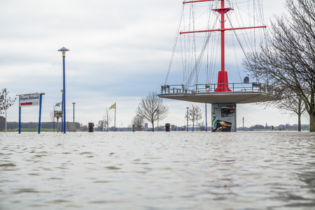 DUISBURG / GERMANY - JANUARY 08 2017 : The river Rhine is flooding the Muehlenweide in Ruhrortのeditorial素材