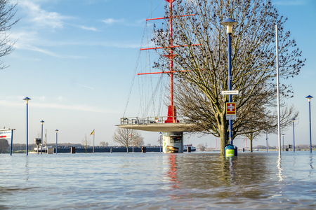 Duisburg , Germany - January 08 2017 : The river Rhine is flooding the Muehlenweideのeditorial素材