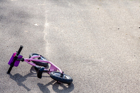 Lone pink bicycle after accident on the street.の写真素材