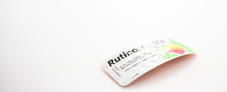 Alloa, Scotland - 13 August 2019: Yellow Rutinoscorbin pillsのeditorial素材