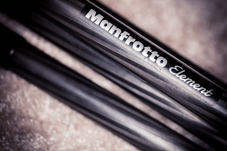 Perth, Scotland - 3 November 2019: Manfrotto Element tripodのeditorial素材