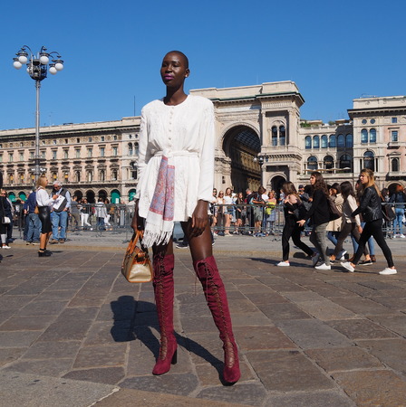 MILAN - SEPTEMBER 21: A fashionable woman posing for photographers before GENNY fashion show, during Milan Fashion Week spring / summer 2018 on September 21, 2017 in Milan.のeditorial素材