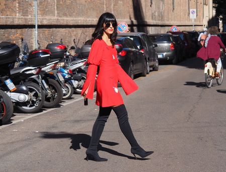MILAN - SEPTEMBER 21: A fashionable woman posing for photographers before VIVETTA fashion show, during Milan Fashion Week spring / summer 2018 on September 21, 2017 in Milan.のeditorial素材