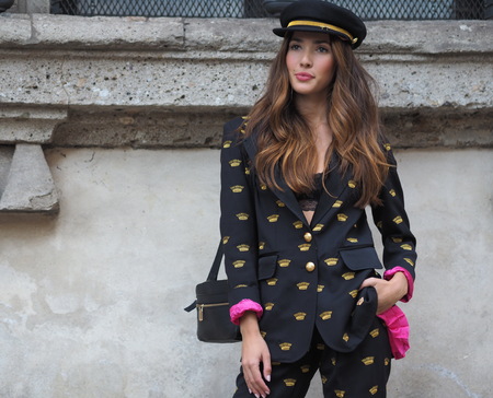 MILAN - SEPTEMBER 21: A fashionable woman before VIVETTA fashion show, Milan Fashion Week street style on September 21, 2017 in Milanのeditorial素材