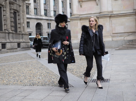 MILAN - FEBRUARY 25, 2018: Two fashionable women walking in SAN FEDELE square before MSGM fashion show, during Milan Fashion Week Woman fall / winter 2018/19 in Milan, Italy.のeditorial素材