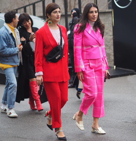 MILAN - FEBRUARY 22, 2018: Two fashionable women walking in the street after LES COPINS fashion show, during Milan Fashion Week. Fall / winter 2018/19 on February 2018 in Milan, Italy.のeditorial素材