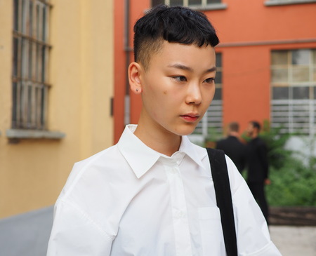 MILAN, Italy: 19 september 2018: Fashion blogger street style outfit after ARTHUR ARBESSER fashion show during Milan fashion week Fall / winter 2018/2019.のeditorial素材