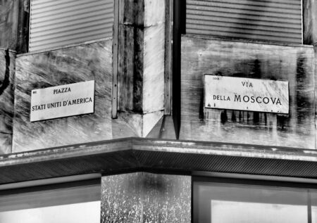 Milan, Italy: 23 December 2019: Signs at the corner Via Della Moscova and Piazza Usa in Milan, Lombardy.のeditorial素材